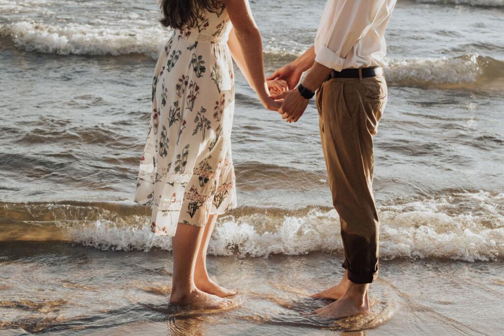 Essential Tips for a Romantic Beach Date